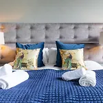 Edinburgh Castle Suite - The Edinburgh Address