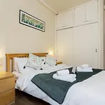 Oesis - Stylish Holiday Home Near Edinburgh City Centre