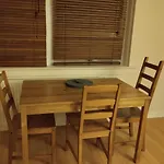 Lovely 2 Bed Main Door Flat With Free Parking