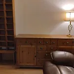 Lovely 2 Bed Main Door Flat With Free Parking