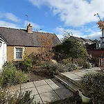 3 Bed Charming Cottage For Share ,, Private Room , Fibre Optik Broadband , Free Parking