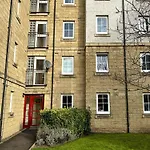 Comfy 2 Bedroom Flat Near Edinburgh City Centre