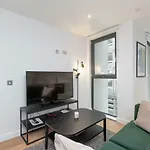 Altido Brand New Studio Apartment With Castle View