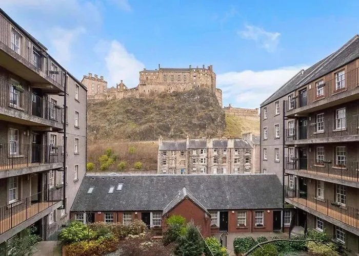 One bedroom Websters Land Flat - Grassmarket