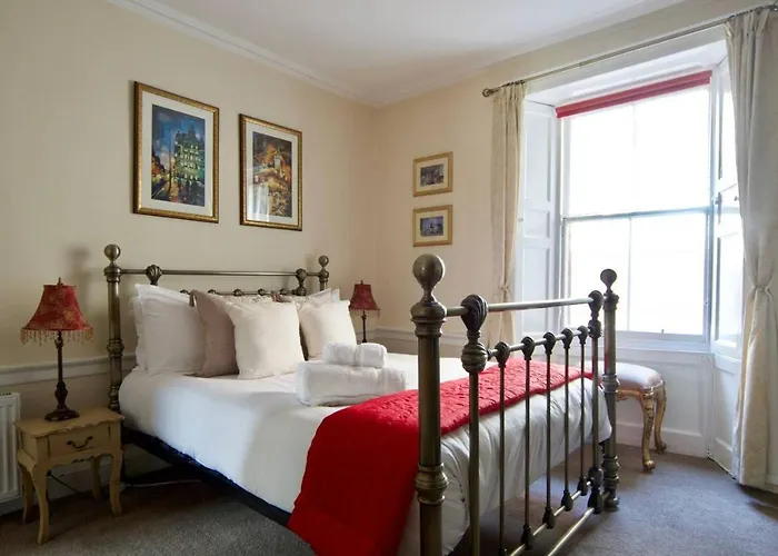 Altido Perfect Location - Stylish 2Bd Rose St Apartment