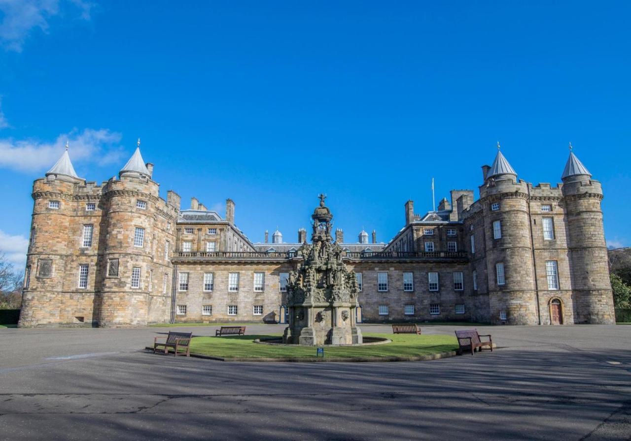 Lovely 3 Bedroom Apartment - Free Parking