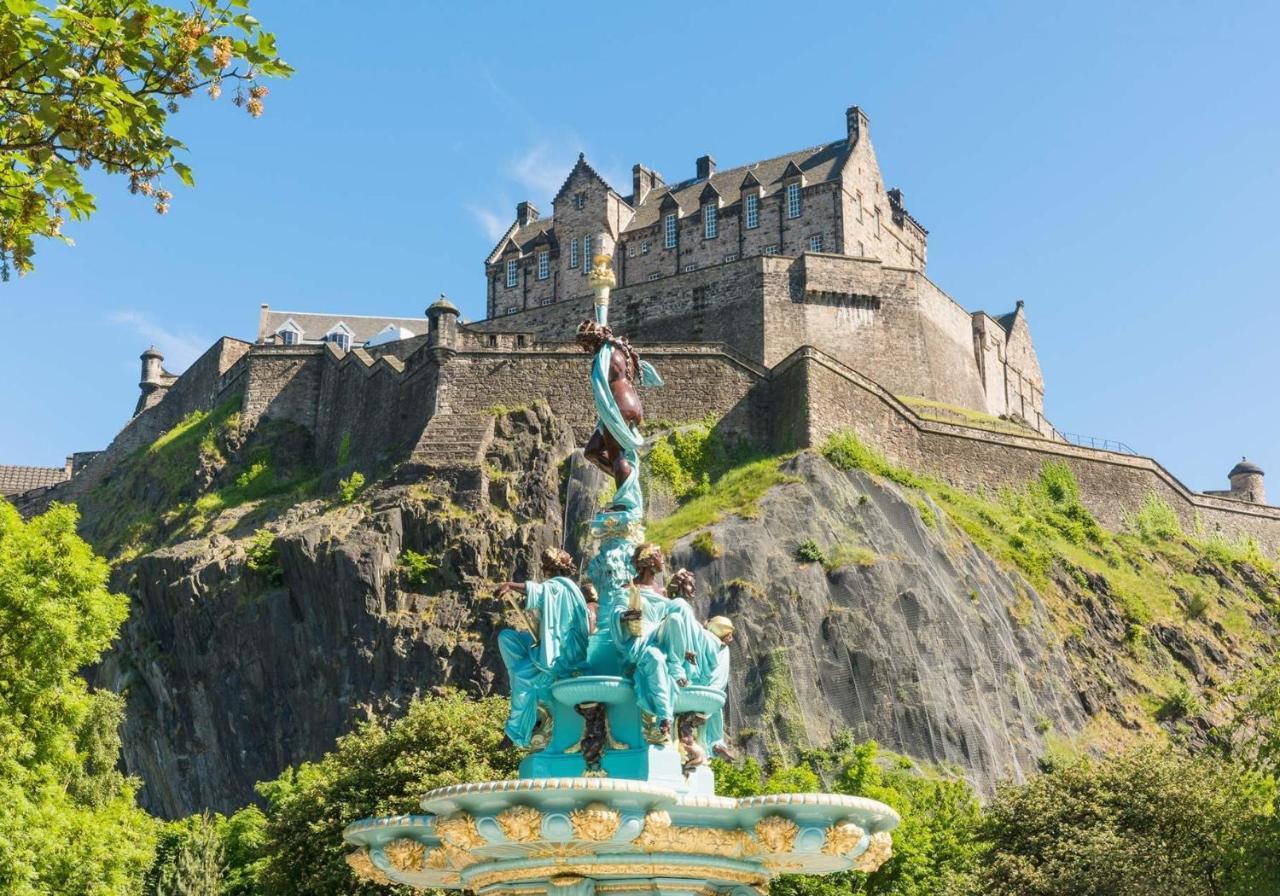 Lovely 3 Bedroom Apartment - Free Parking Apartment Edinburgh