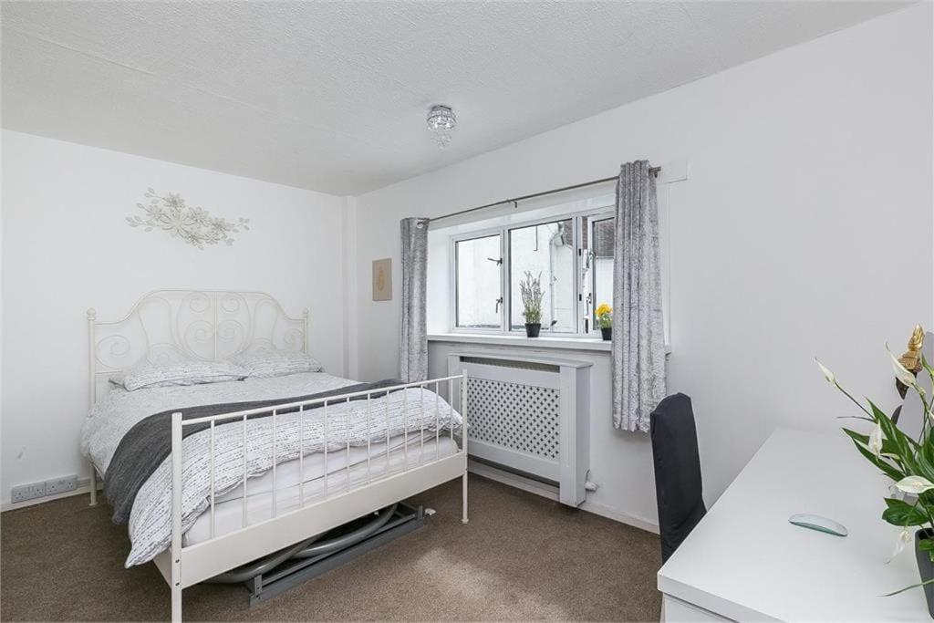 Holiday home Dreghorn House - 10 Beds 2,5 Ba - Private Parking - Free Wifi