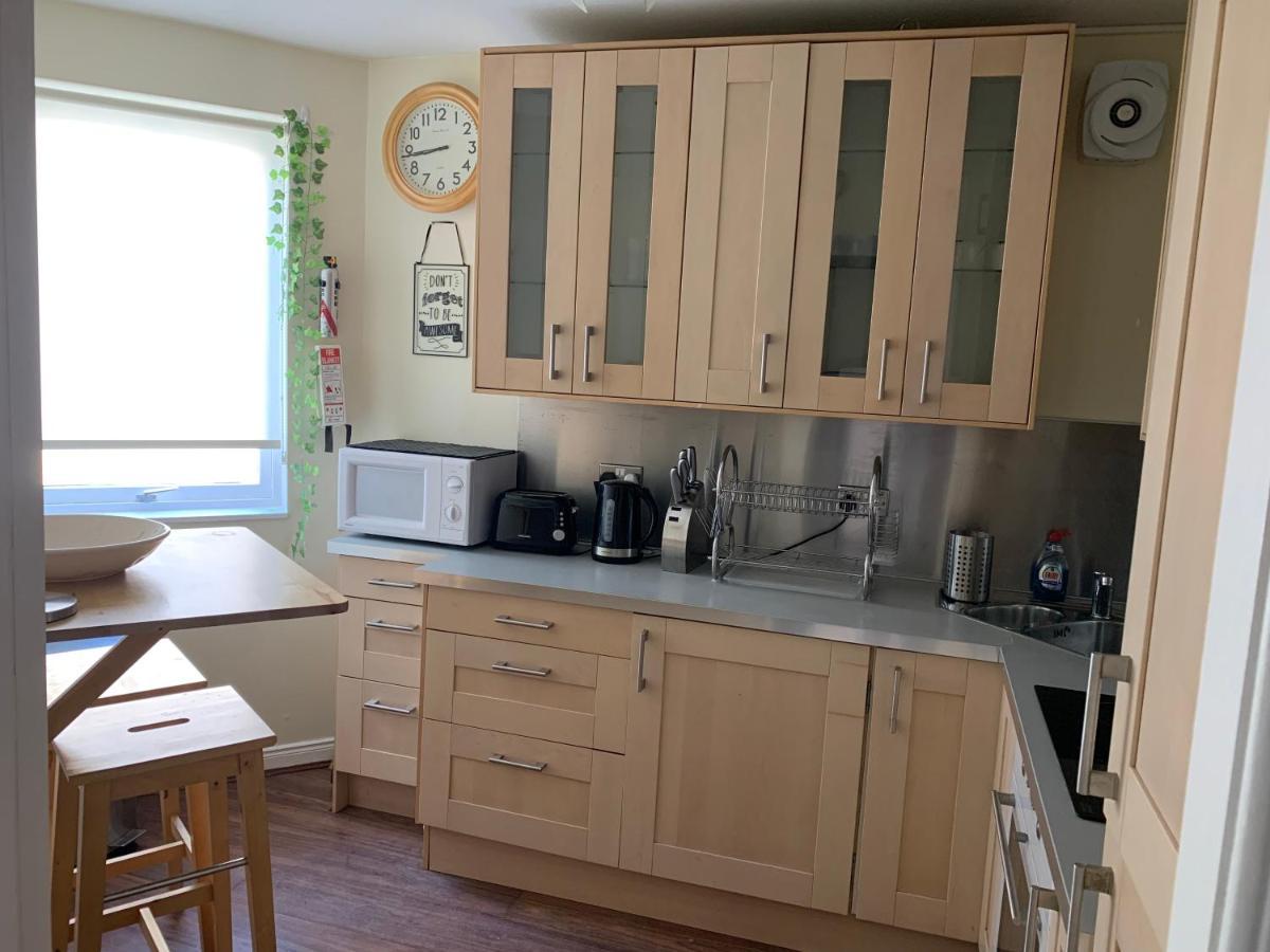 1 Bedroom Flat With Parking Space Apartment *