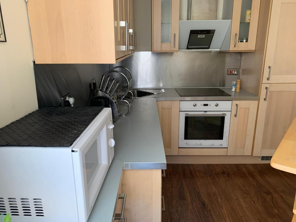 1 Bedroom Flat With Parking Space Apartment *