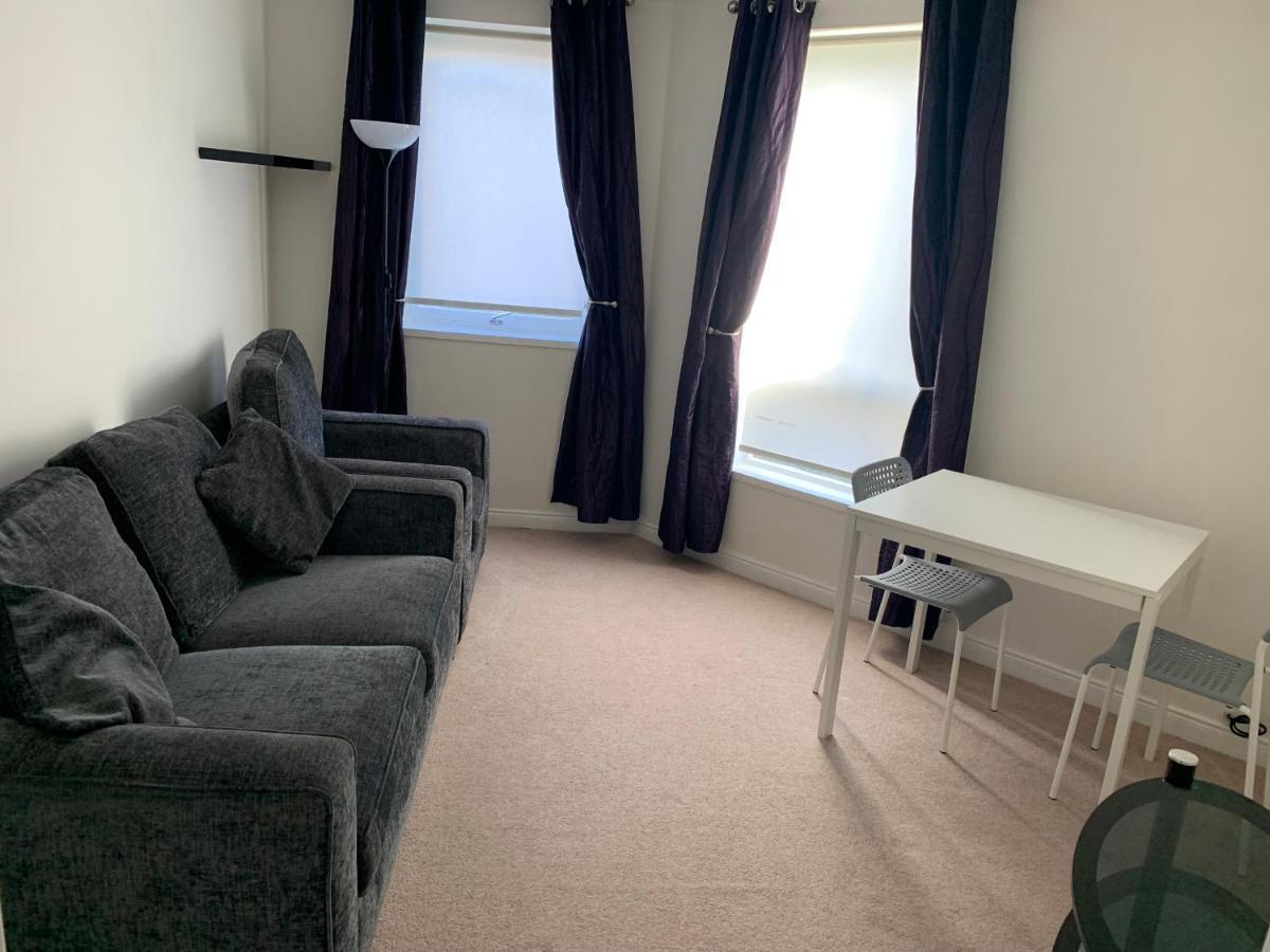 1 Bedroom Flat With Parking Space Apartment