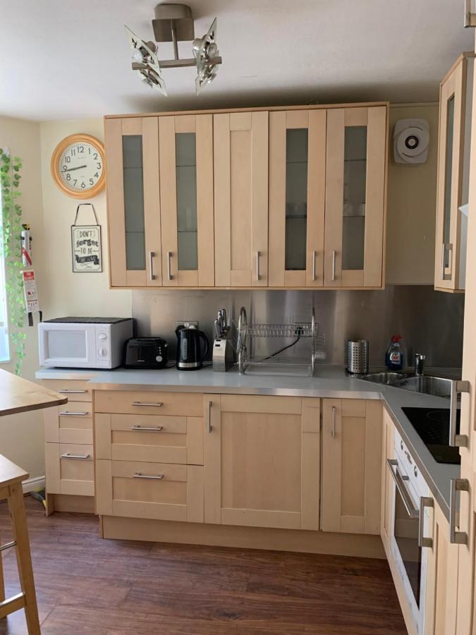 Apartment 1 Bedroom Flat With Parking Space *