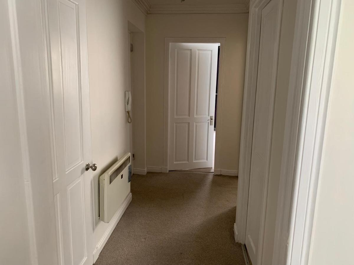 1 Bedroom Flat With Parking Space * Edinburgh