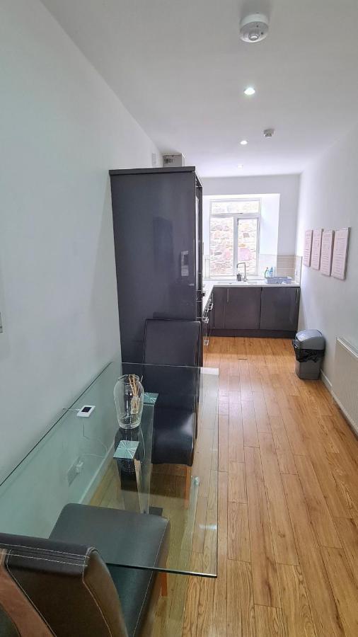 Luxurious Spacious 3 Bedroom - City Centre - Excellent Location - Five Star Amenities & Service Apartment