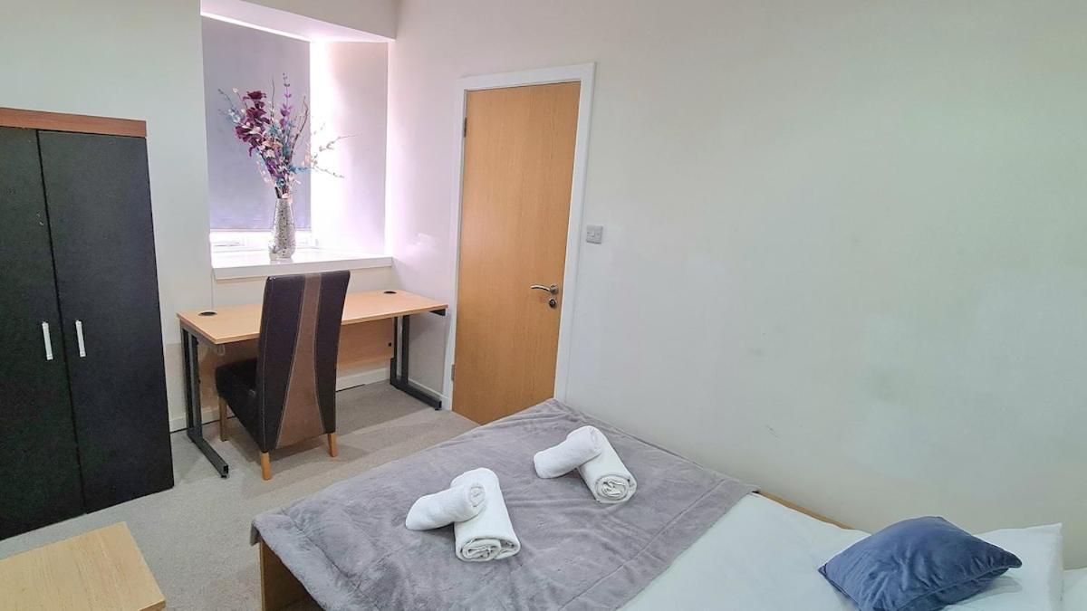 Luxurious Spacious 3 Bedroom - City Centre - Excellent Location - Five Star Amenities & Service Edinburgh