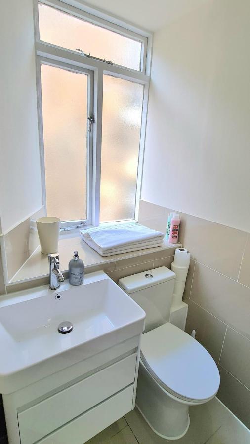 Luxurious Spacious 3 Bedroom - City Centre - Excellent Location - Five Star Amenities & Service Apartment