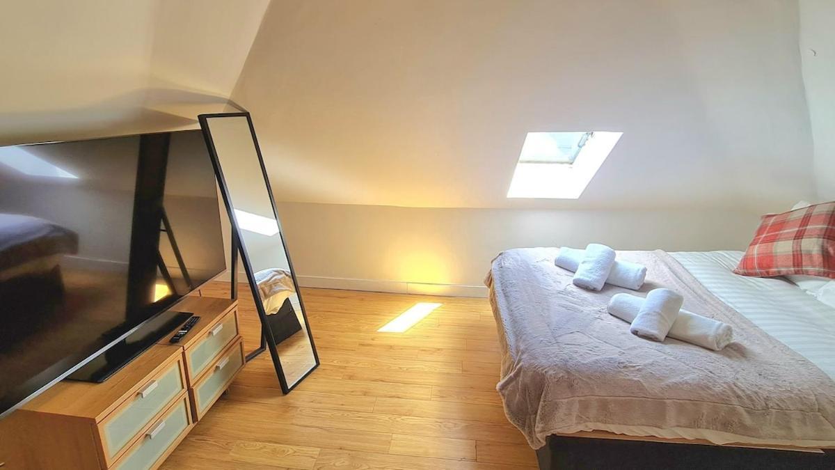 Luxurious Spacious 3 Bedroom - City Centre - Excellent Location - Five Star Amenities & Service