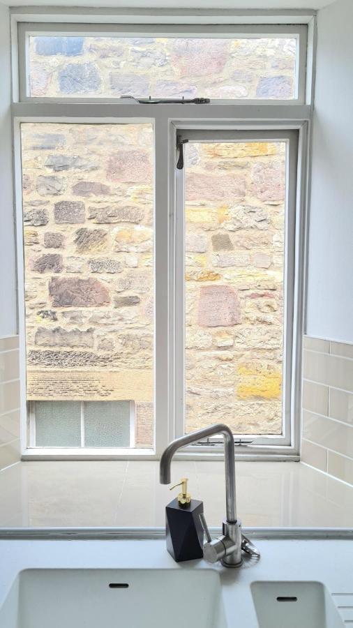 Luxurious Spacious 3 Bedroom - City Centre - Excellent Location - Five Star Amenities & Service Apartment Edinburgh