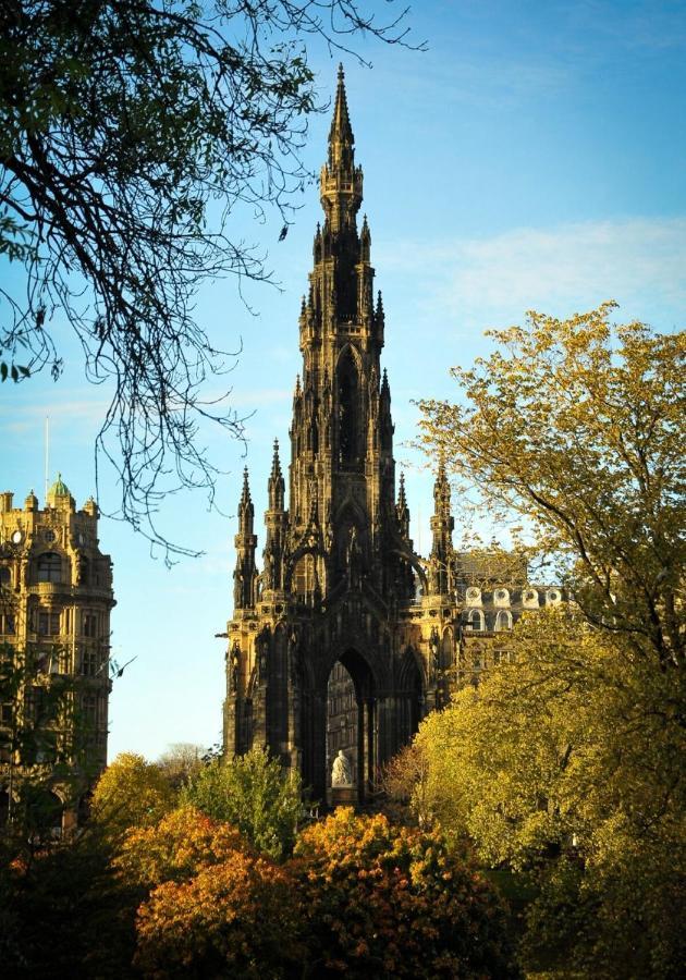 Luxurious Spacious 3 Bedroom - City Centre - Excellent Location - Five Star Amenities & Service *