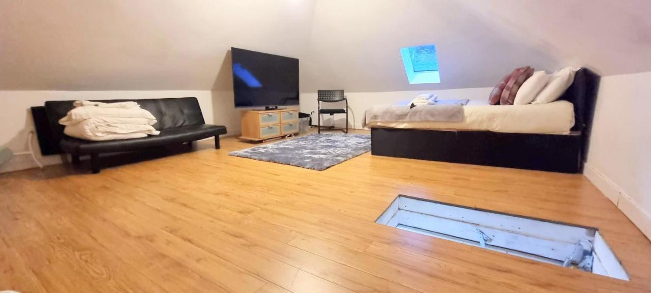 Luxurious Spacious 3 Bedroom - City Centre - Excellent Location - Five Star Amenities & Service *