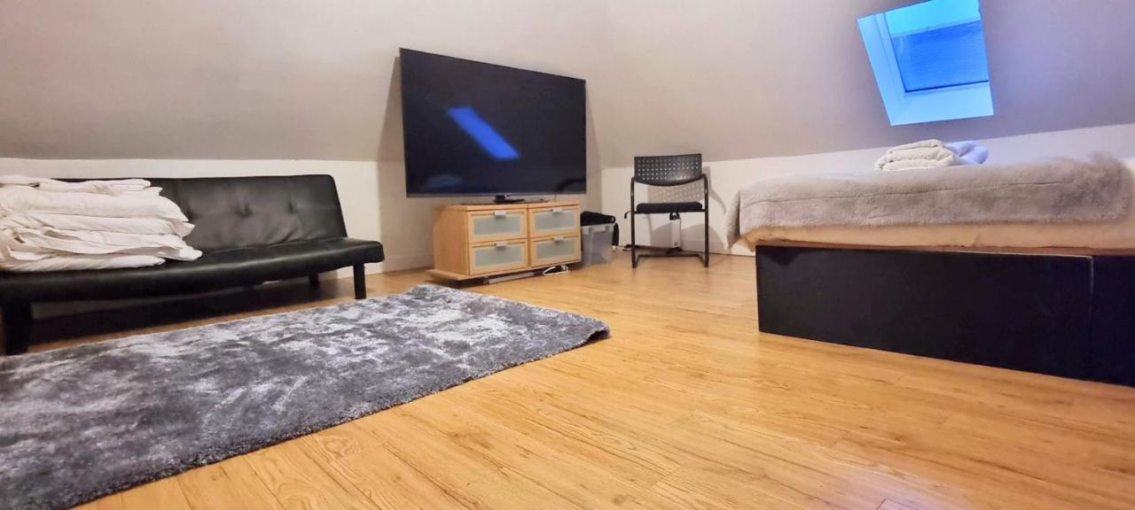 Luxurious Spacious 3 Bedroom - City Centre - Excellent Location - Five Star Amenities & Service * Edinburgh
