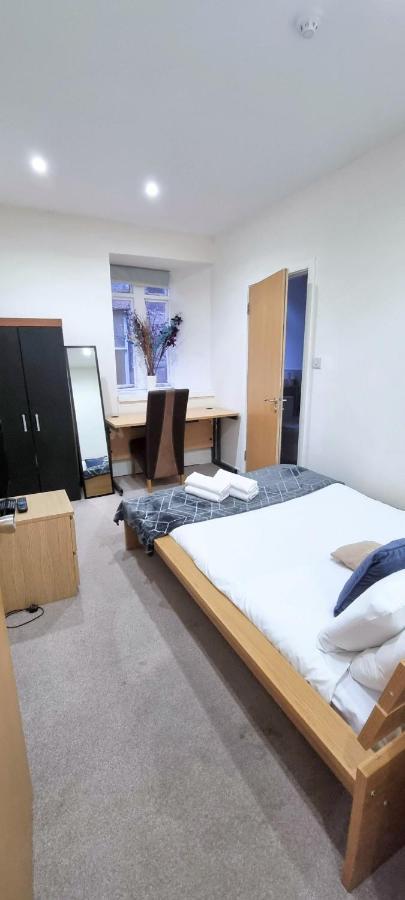 Luxurious Spacious 3 Bedroom - City Centre - Excellent Location - Five Star Amenities & Service Apartment Edinburgh