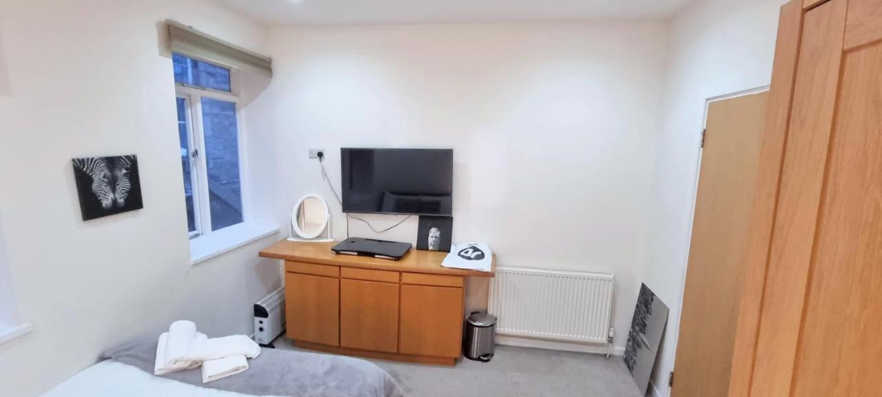 Luxurious Spacious 3 Bedroom - City Centre - Excellent Location - Five Star Amenities & Service * Edinburgh