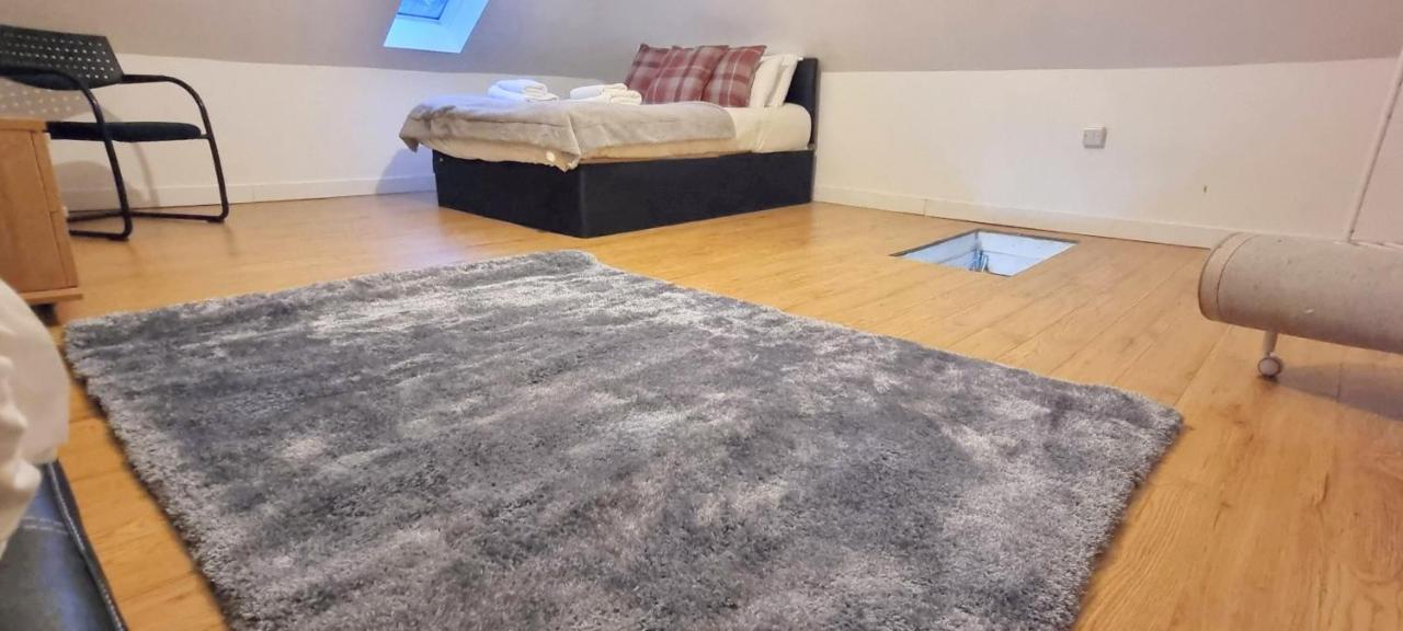 Luxurious Spacious 3 Bedroom - City Centre - Excellent Location - Five Star Amenities & Service Apartment Edinburgh