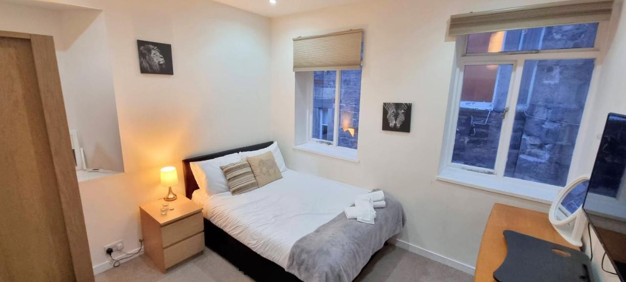 Apartment Luxurious Spacious 3 Bedroom - City Centre - Excellent Location - Five Star Amenities & Service Edinburgh