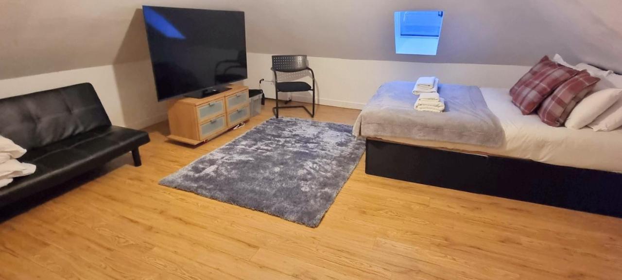 Luxurious Spacious 3 Bedroom - City Centre - Excellent Location - Five Star Amenities & Service Apartment Edinburgh