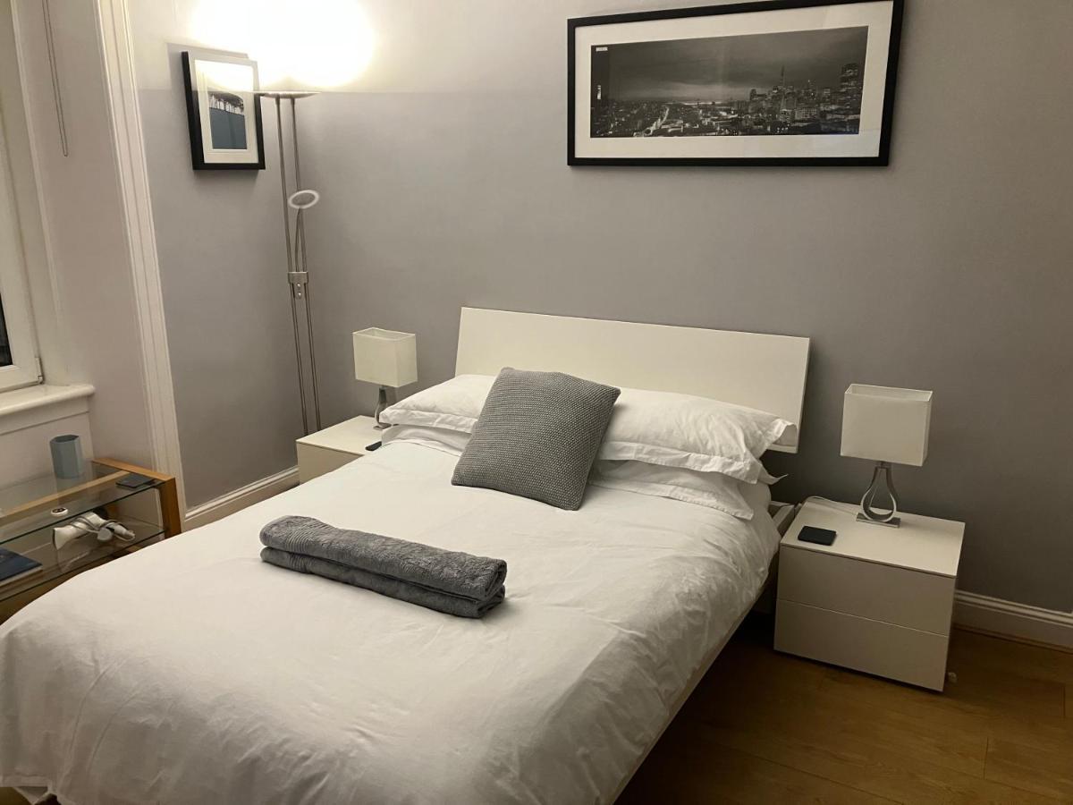Next Door To Holyrood Palace And Arthur's Seat Bed & Breakfast Edinburgh