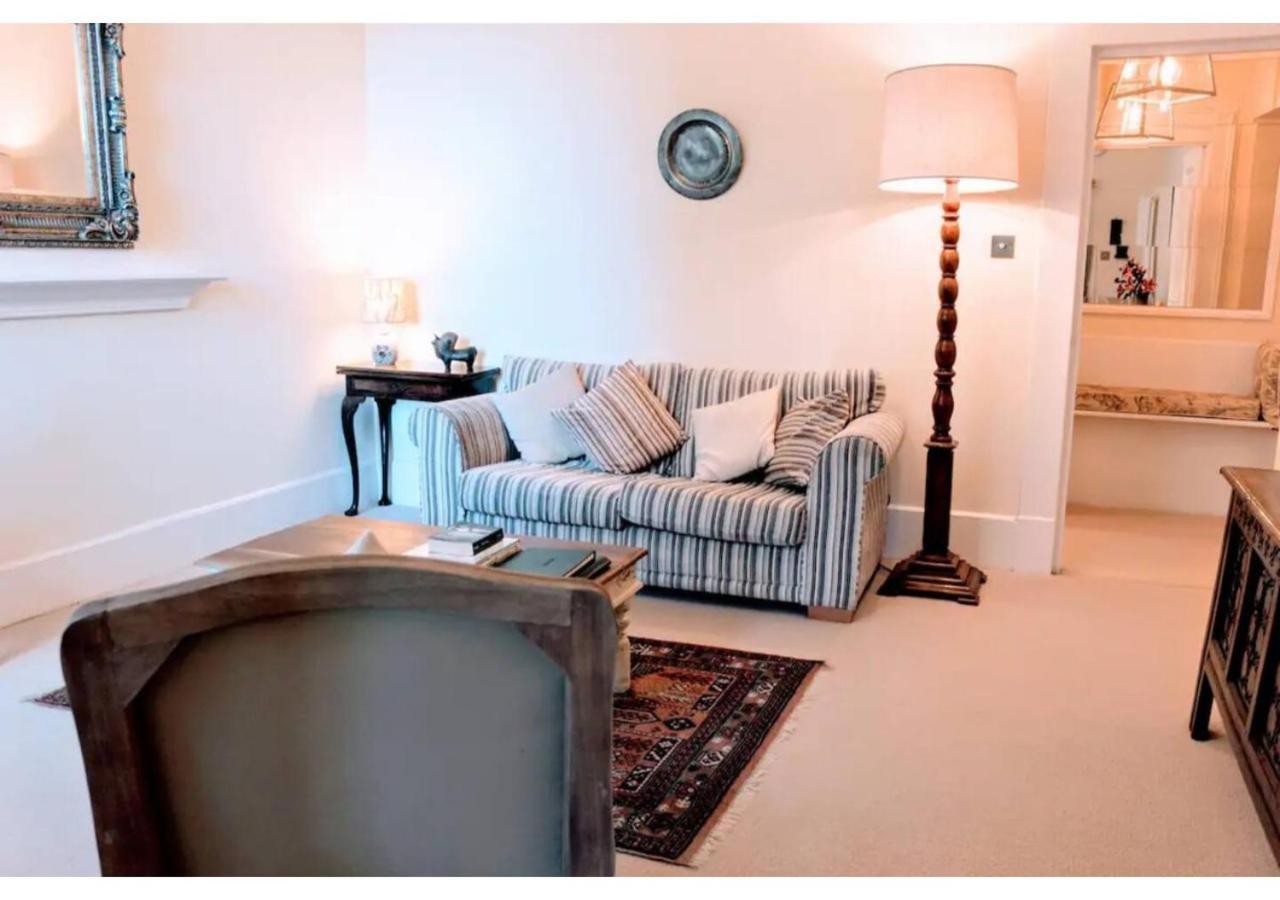 Joivy Gorgeous Georgian Flat, Conveniently Located *