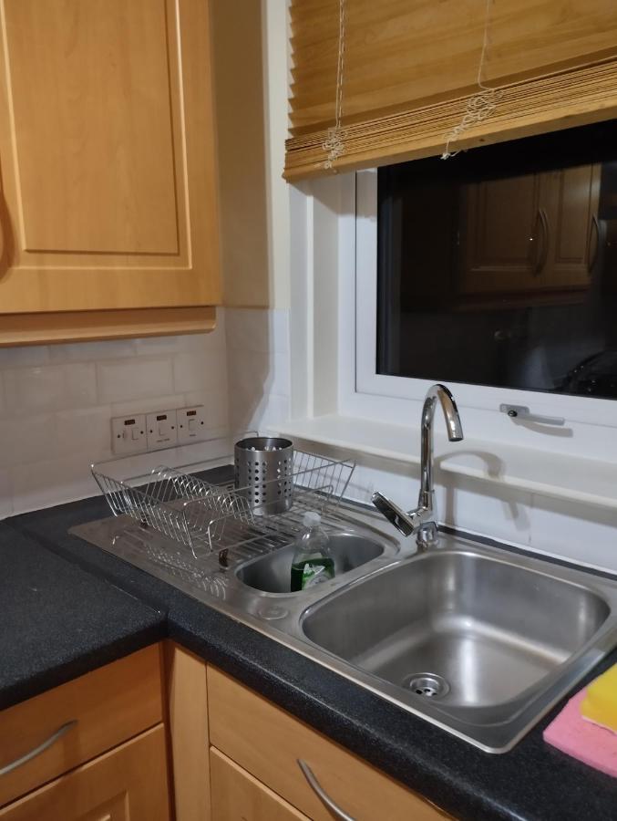 Apartment Lovely 2 Bed Main Door Flat With Free Parking *