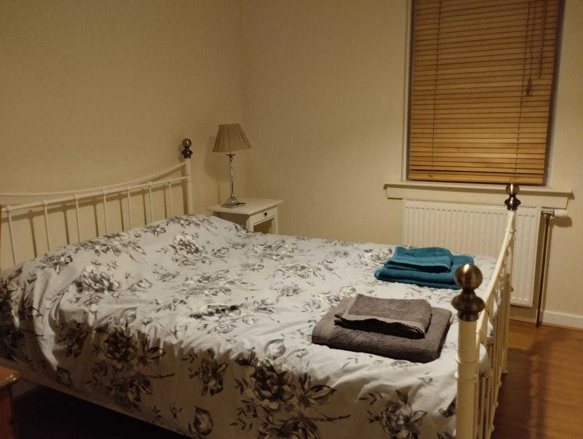 Apartment Lovely 2 Bed Main Door Flat With Free Parking