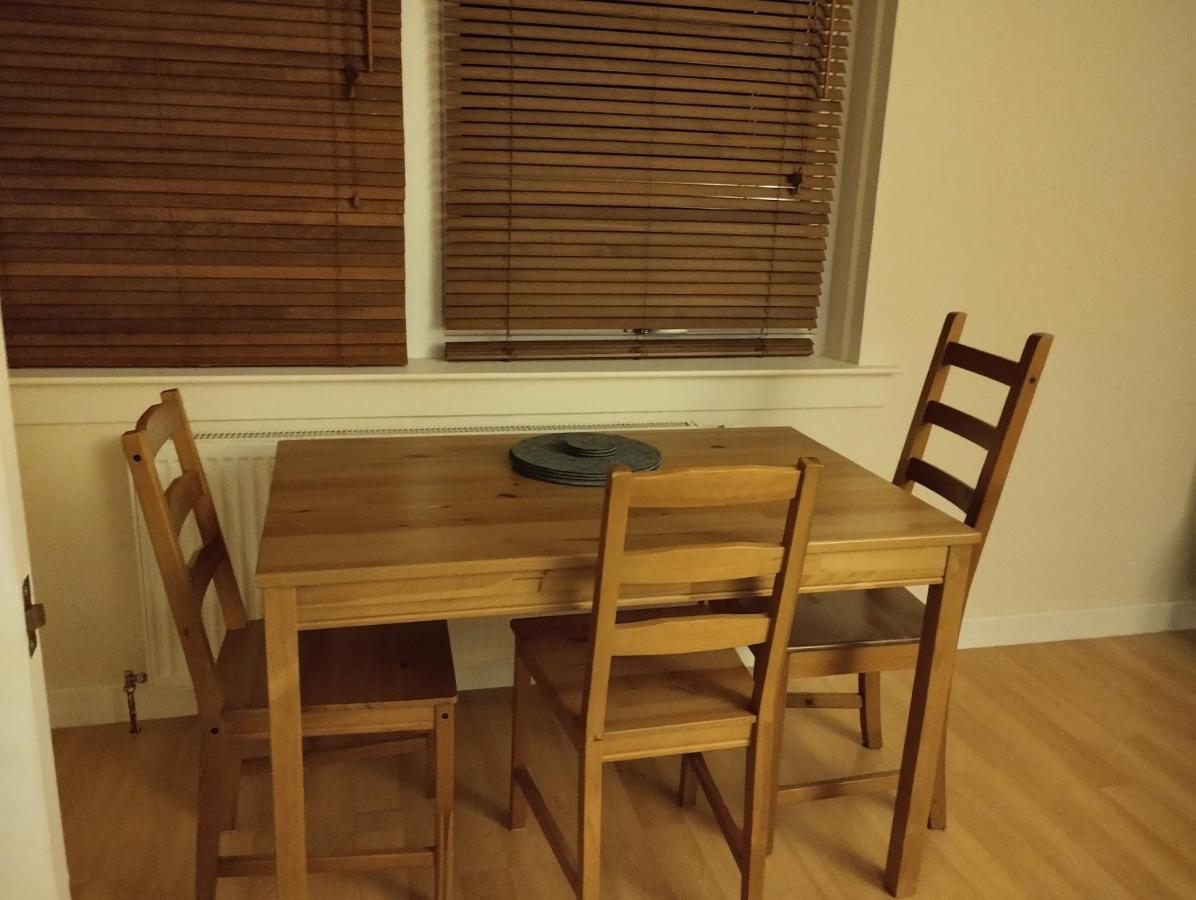 Lovely 2 Bed Main Door Flat With Free Parking *