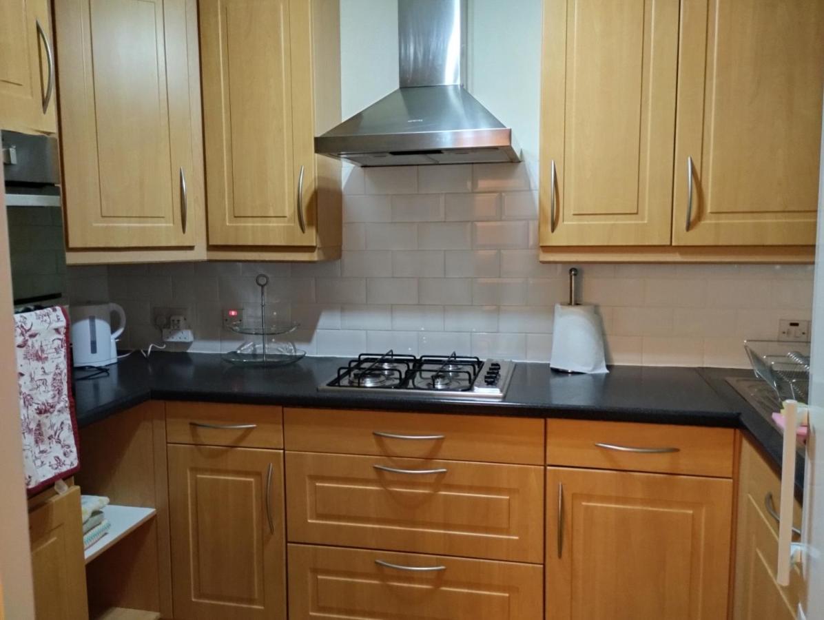 Apartment Lovely 2 Bed Main Door Flat With Free Parking