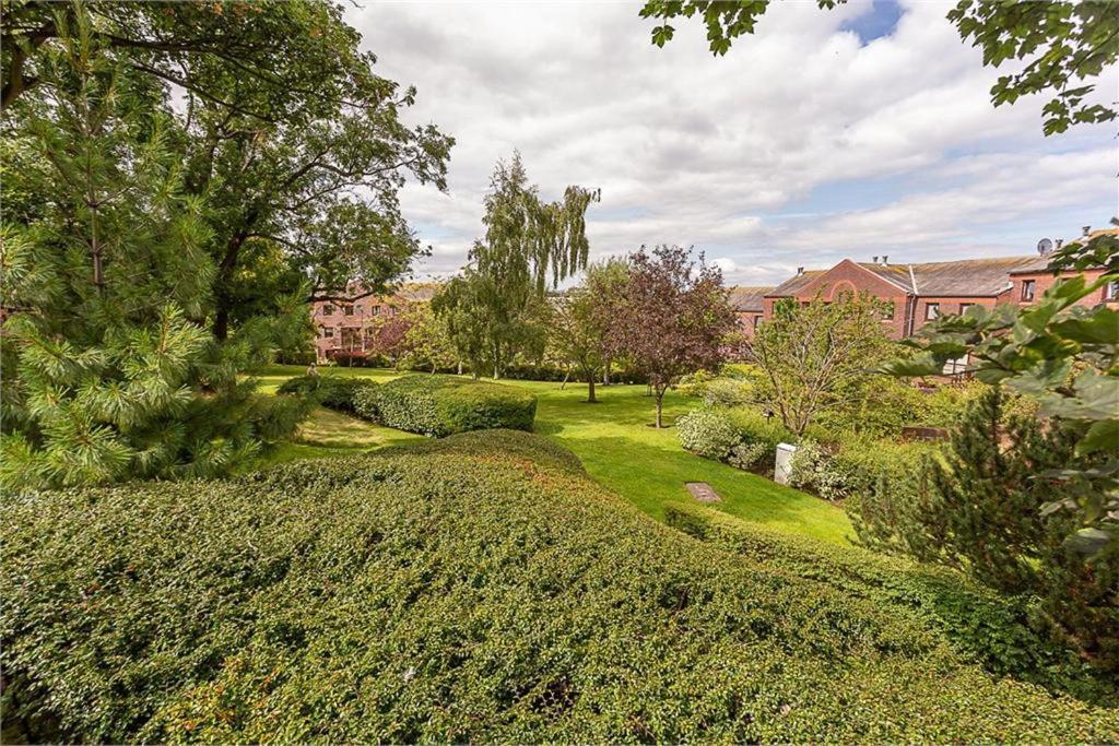 Orchard Brae Apartment