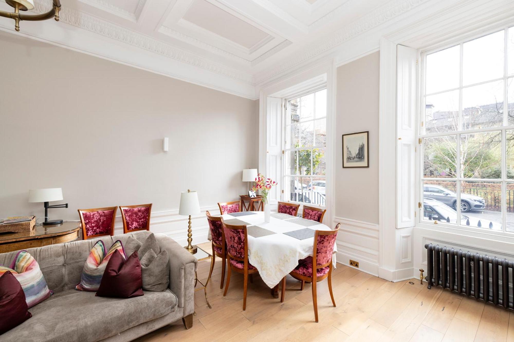 Joivy Ultra Luxe Near Princes Street * Edinburgh