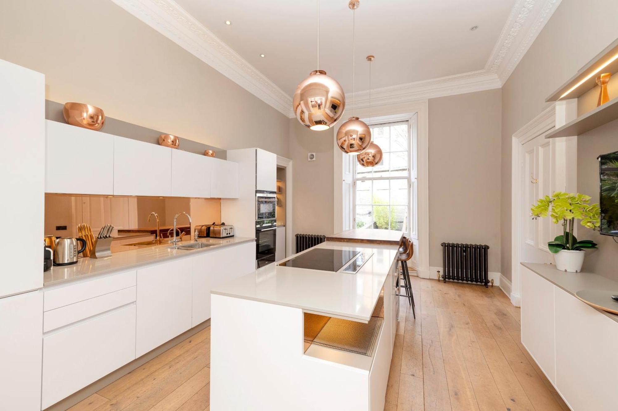 Joivy Ultra Luxe Near Princes Street Apartment