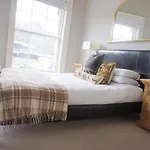Windsor Street Apartment