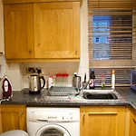 Newly Refurbed Home With Free Parking