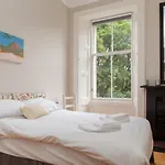 Amazing 4 Bedroom Apartment Just Off The Meadows