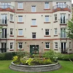 Peaceful 2 Bedroom Home Sleeps 5 Free Parking