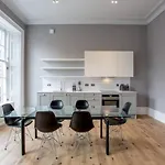 Joivy Bold And Spacious 1Bed Home, Near Haymarket Train Station