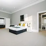 Joivy Bold And Spacious 1Bed Home, Near Haymarket Train Station