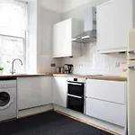 Stylish City Centre Apartments - D Terrace Residence