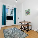 Wonderful & Comfy 2 Bedroom Apartment - Close To City Centre - Free Parking