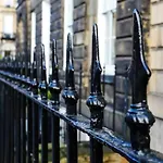 Ultra Modern, Stylish Apartment Next To Princes St