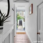 Cozy with Character Cochrane Cottage at Leith Links Park