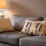 Exclusive 2 Bed, Free Private Parking, In West End
